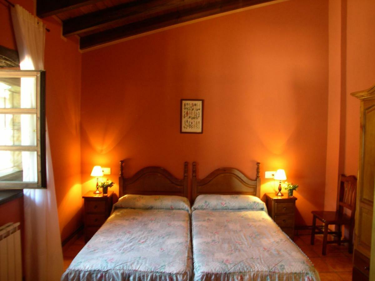 Turismo Rural El Sidron Guest House Pilona ภายนอก รูปภาพ